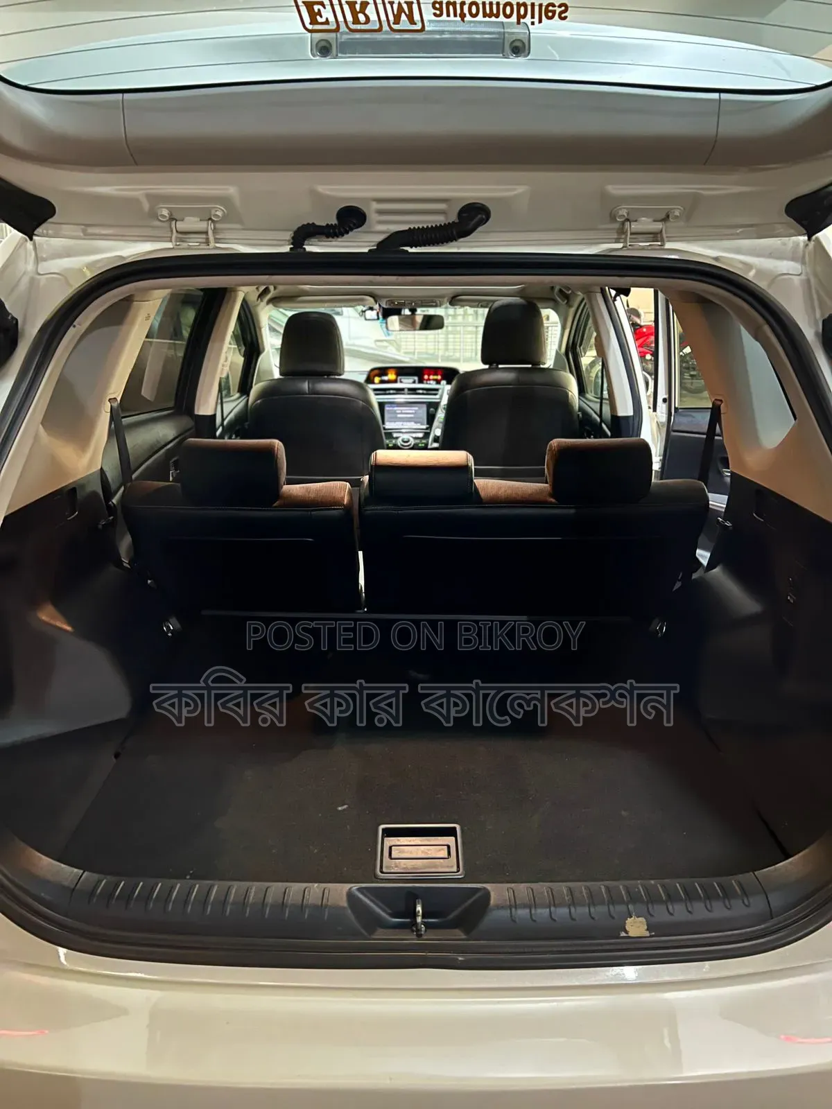 Toyota Prius 4dr Hatchback (1.8L 4cyl gas/electric hybrid CVT) 2016
