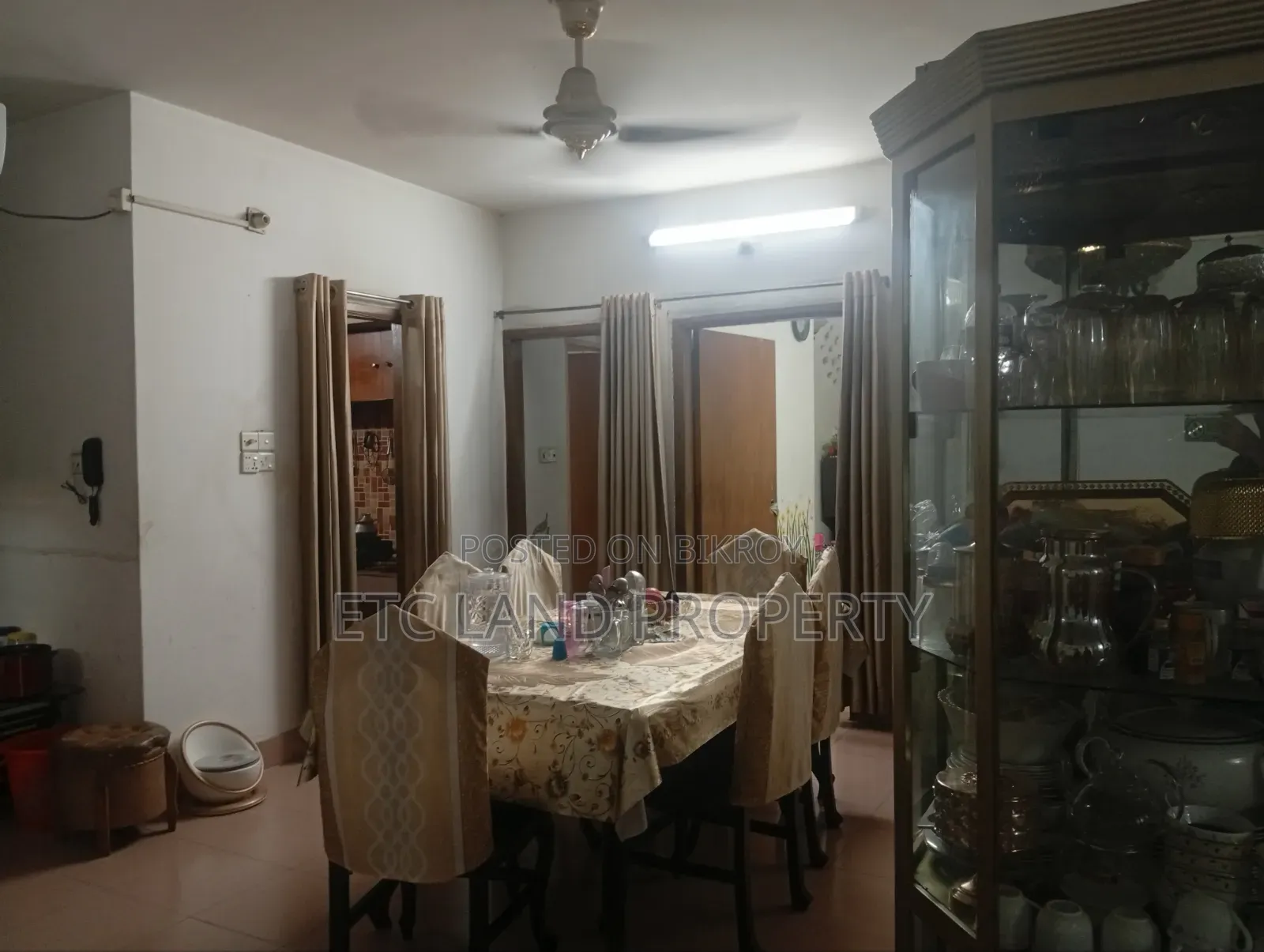 ওয়ারীতে ৩ বেডরুমের অ্যাপার্টমেন্ট বিক্রয়ের জন্য