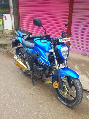 সুজুকি জিক্সার ২০২২ নীল