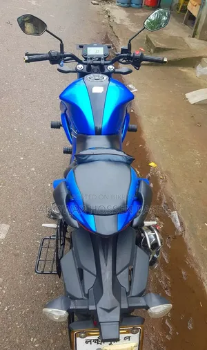 সুজুকি জিক্সার ২০২২ নীল