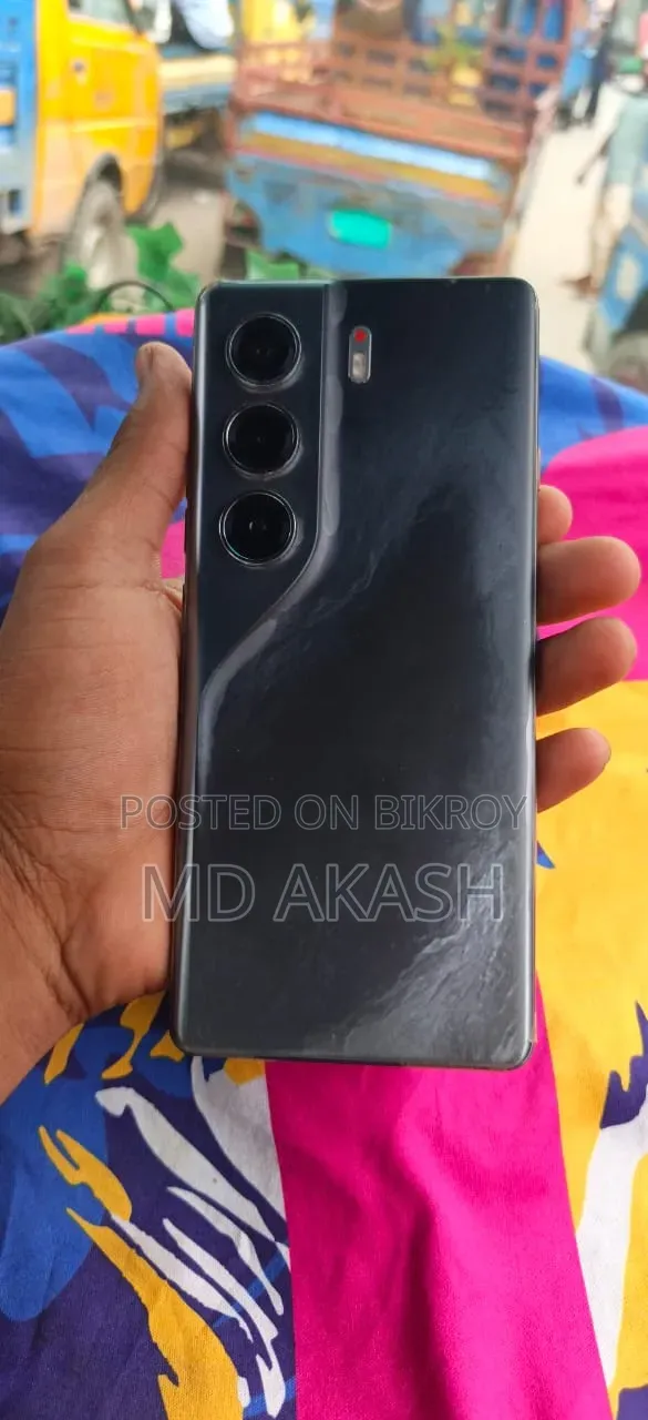 টেকনো ক্যামন ৪০ প্রো ৪জি ২৫৬ জিবি কালো