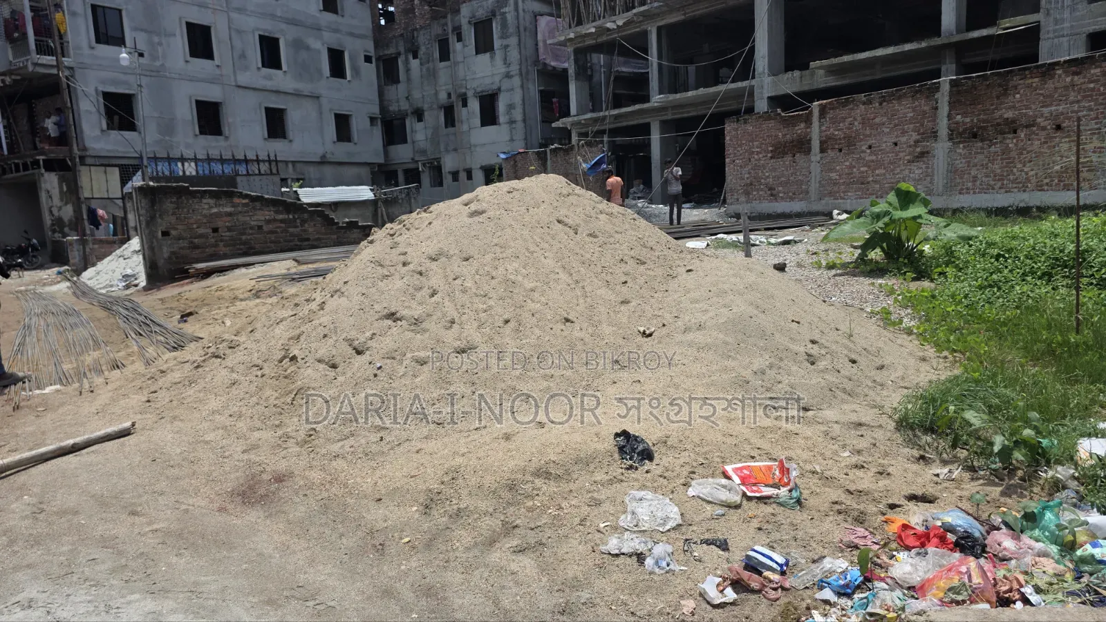 উত্তর খান মাজার চৌরাস্তার পাশে দক্ষিণ ও পূর্ব মুখি প্লট বিক্রি।