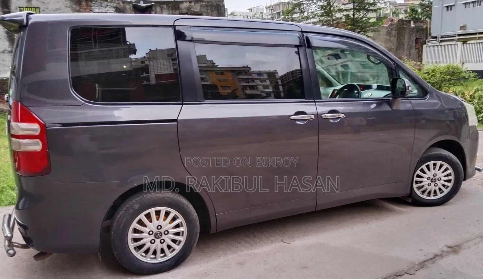 Toyota Noah 2012 Gray