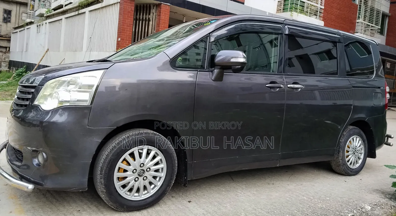 Toyota Noah 2012 Gray