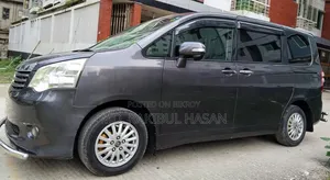 Toyota Noah 2012 Gray