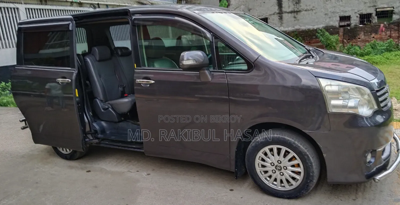 Toyota Noah 2012 Gray