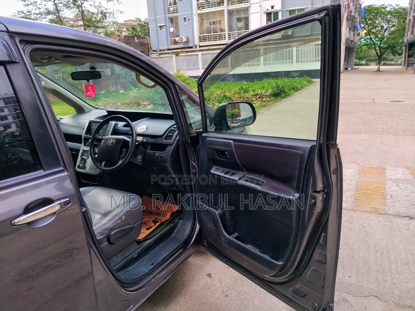 Toyota Noah 2012 Gray