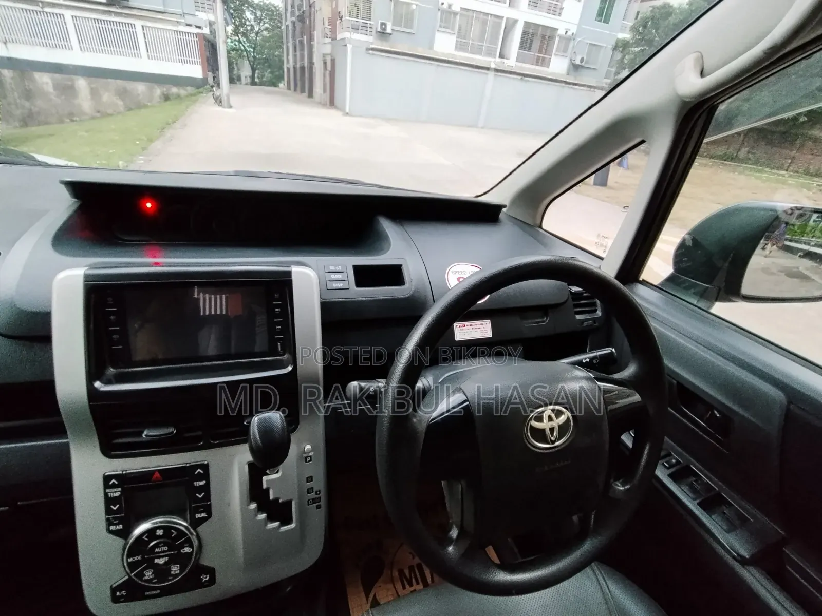 Toyota Noah 2012 Gray