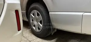 টয়োটা গ্র্যানএভ জি ২০২১ সিলভার