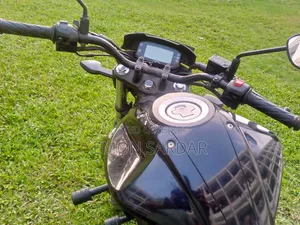 সুজুকি গিক্সার ২০২৩ কালো