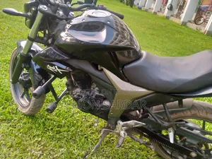 সুজুকি গিক্সার ২০২৩ কালো