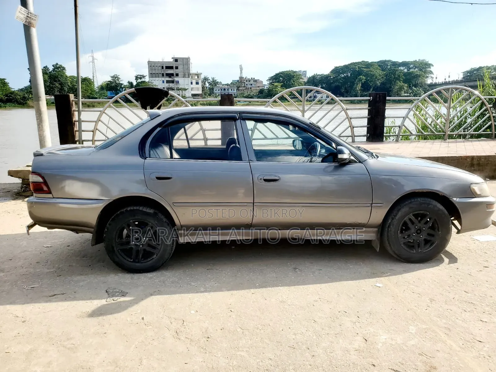 টয়োটা করোল্লা ১৯৯২ গ্রে