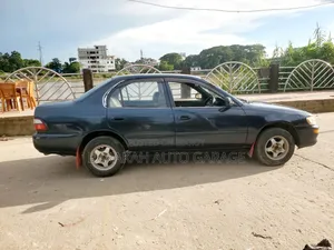 টয়োটা করোলা ১৯৯২ নীল
