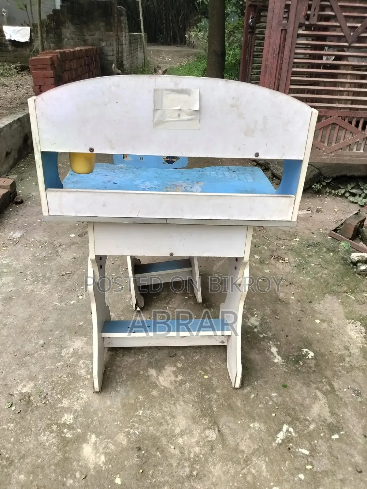 টেবিলটি বিক্রয় হবে