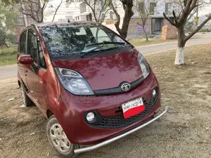 টাটা ন্যানো ২০১৮ লাল