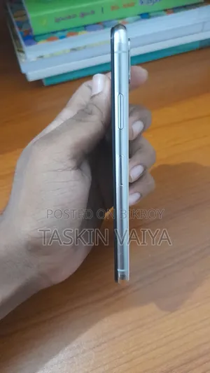 অ্যাপল আইফোন এক্স ২৫৬ জিবি সাদা