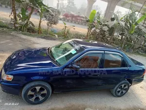 টয়োটা করোলা ১৯৯৫ নীল