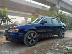 টয়োটা করোলা ১৯৯৫ নীল