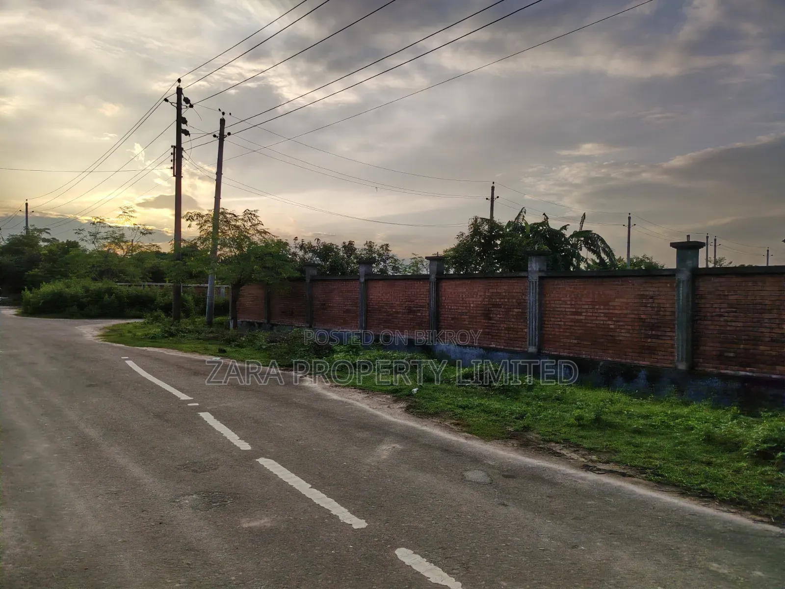 রাজউক পূর্বাচল ৩ কাঠা প্লট ২৮ নং সেক্টরে পাকারাস্তা