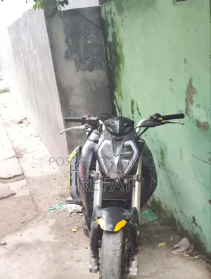 বেনেলি ইম্পেরিয়ালে ৪০০ ২০২১ ব্ল্যাক