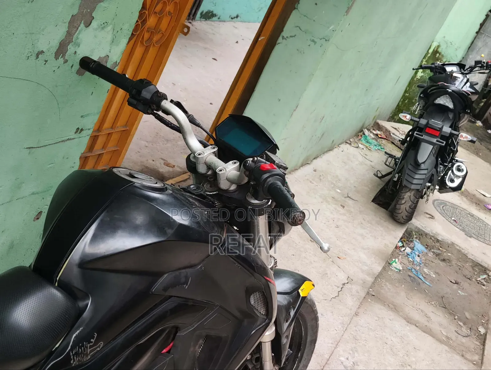 বেনেলি ইম্পেরিয়ালে ৪০০ ২০২১ ব্ল্যাক