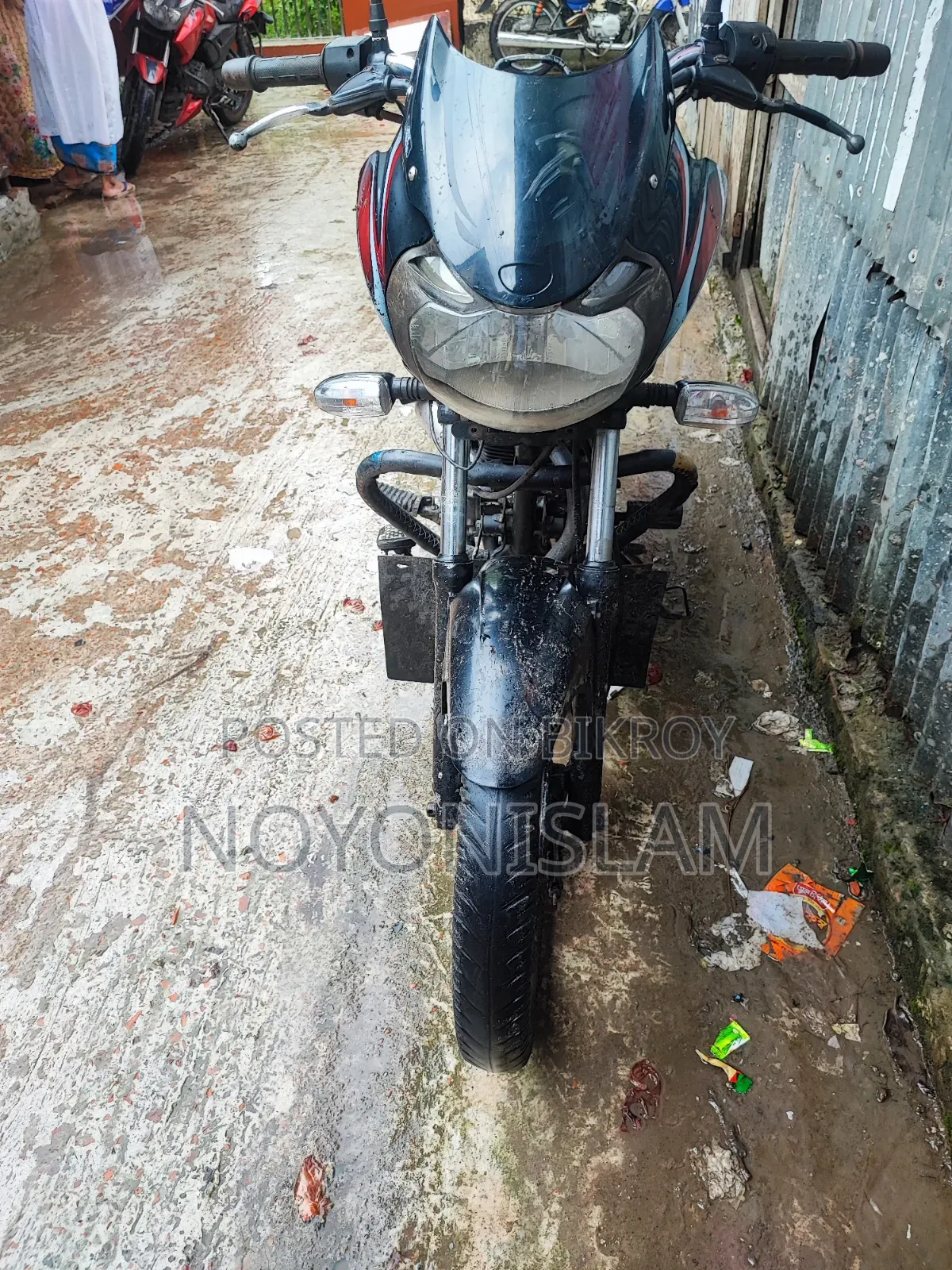 বাজাজ ডিসকভার ১০০ ২০১৫ ব্ল্যাক