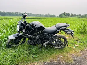 নতুন সুজুকি জিক্সার ২০২৩ কালো