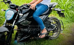 নতুন সুজুকি জিক্সার ২০২৩ কালো
