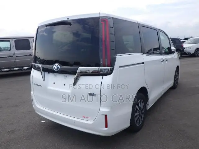 Toyota Esquire 1.8 FWD Hybrid (৭ সিটার) ২০২১ পার্ল