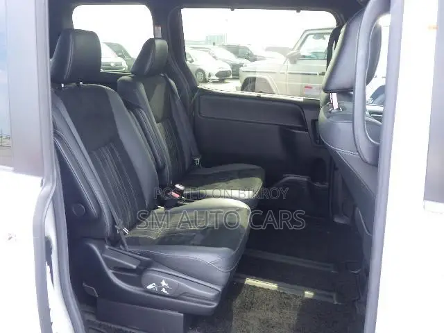 Toyota Esquire 1.8 FWD Hybrid (৭ সিটার) ২০২১ পার্ল