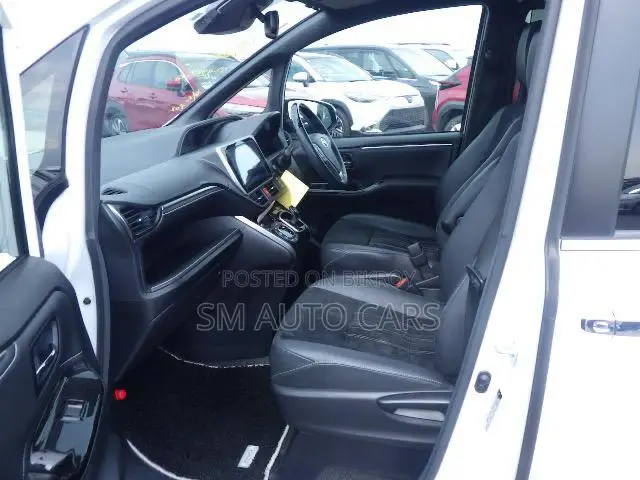 Toyota Esquire 1.8 FWD Hybrid (৭ সিটার) ২০২১ পার্ল