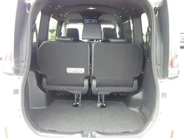 Toyota Esquire 1.8 FWD Hybrid (৭ সিটার) ২০২১ পার্ল
