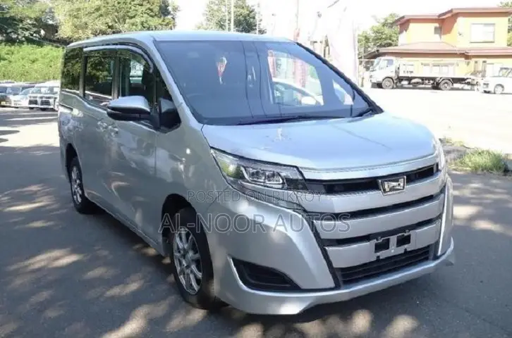 Toyota Noah 2.0 Front Wheel Drive (8 Seater) 2021 Silver