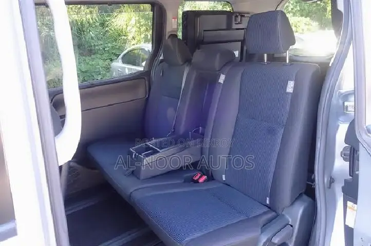 Toyota Noah 2.0 Front Wheel Drive (8 Seater) 2021 Silver