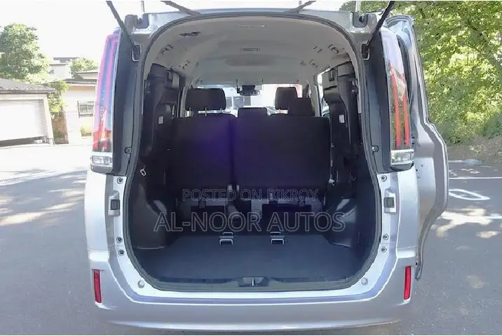Toyota Noah 2.0 Front Wheel Drive (8 Seater) 2021 Silver