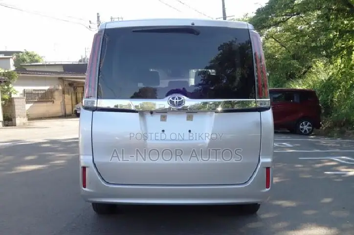Toyota Noah 2.0 Front Wheel Drive (8 Seater) 2021 Silver