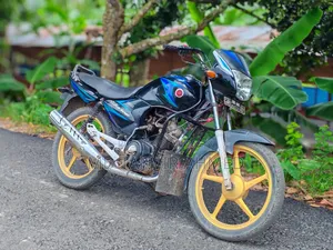 ইয়ামাহা ২০১১ কালো