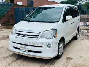 Toyota Noah 2006 Pearl