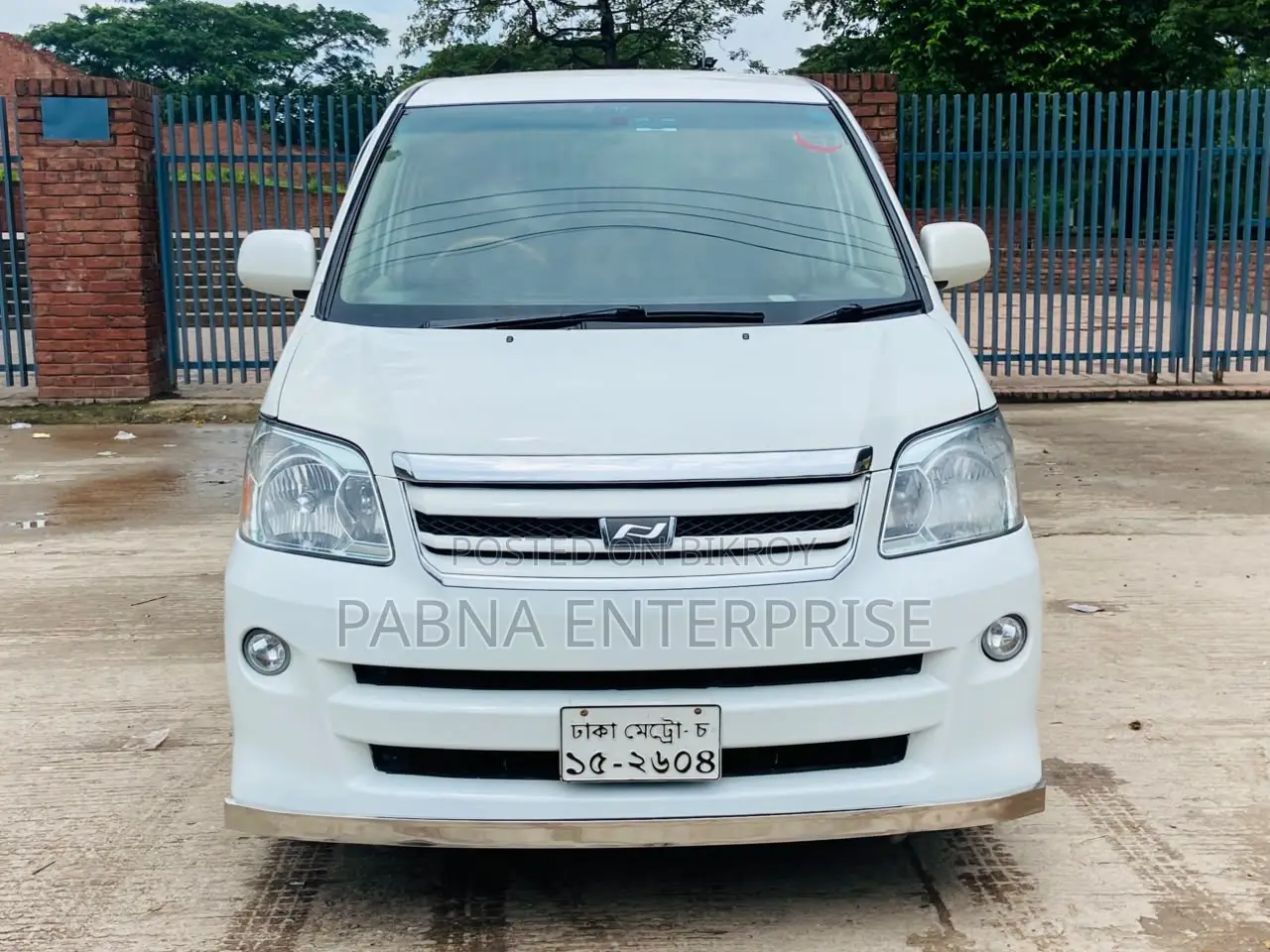 Toyota Noah 2006 Pearl