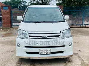 Toyota Noah 2006 Pearl
