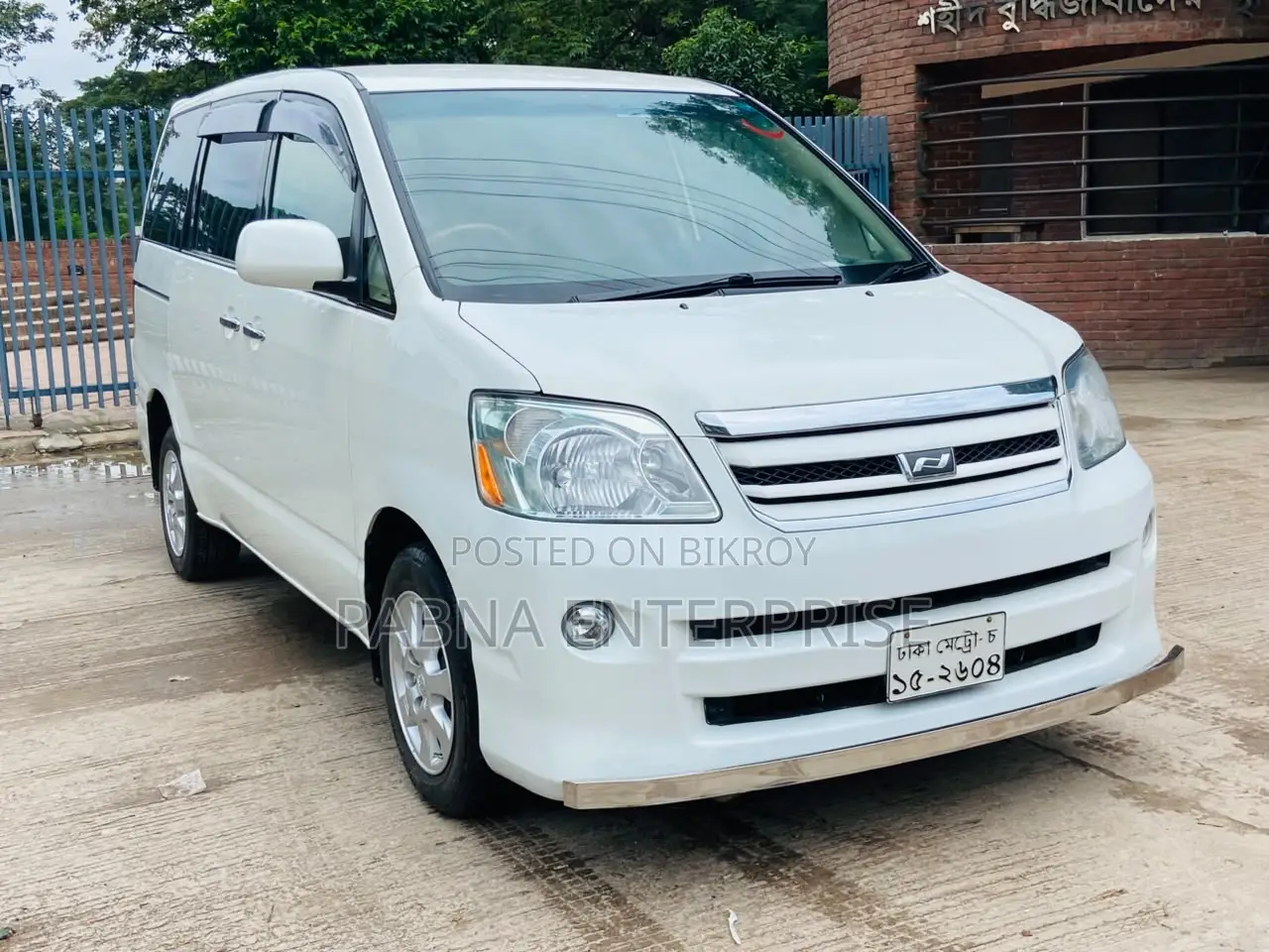 Toyota Noah 2006 Pearl