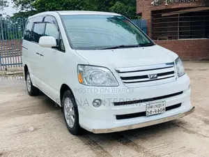 Toyota Noah 2006 Pearl