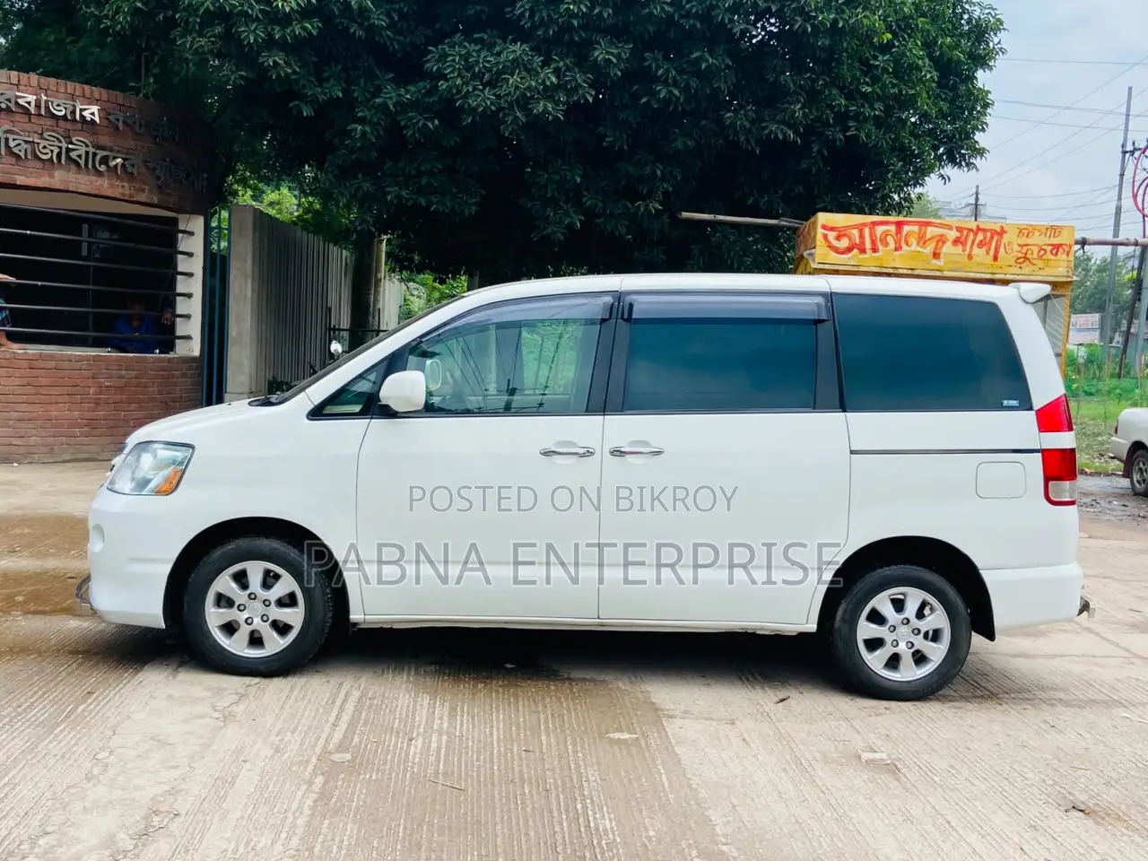 Toyota Noah 2006 Pearl