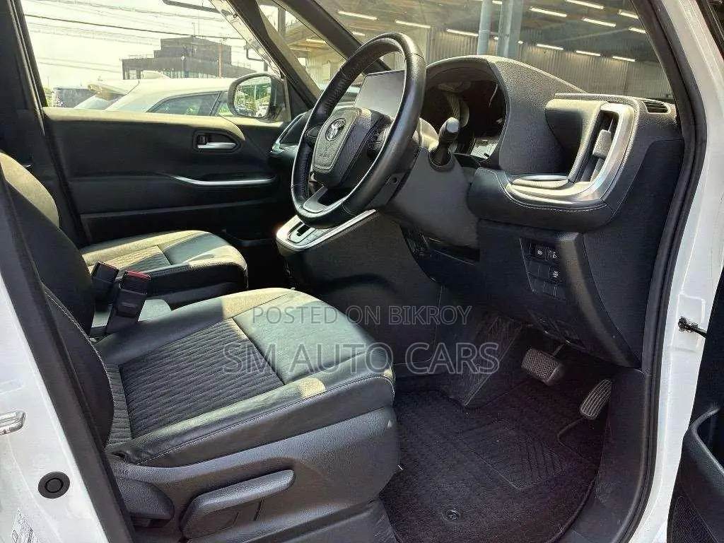 Toyota Noah 2022 Pearl