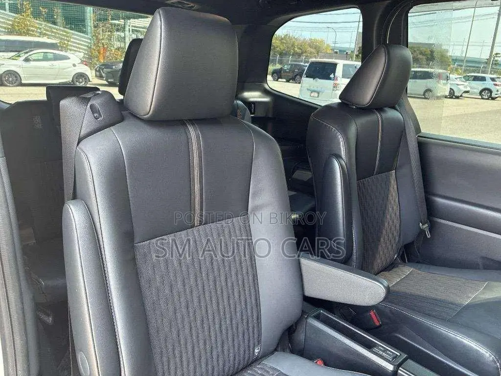 Toyota Noah 2022 Pearl
