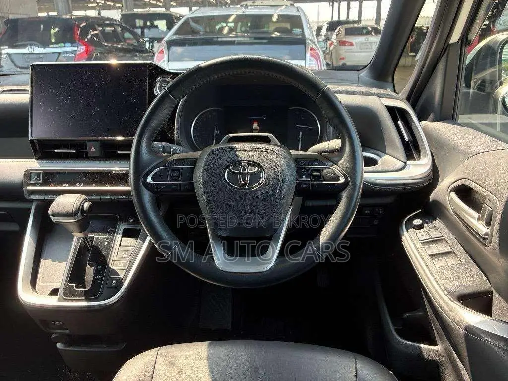 Toyota Noah 2022 Pearl
