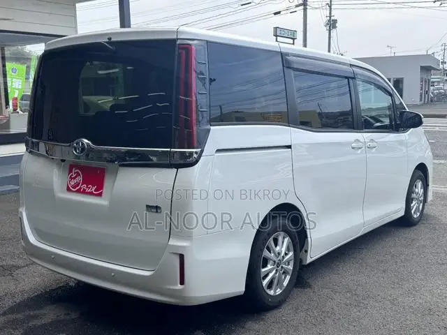 Toyota Noah 2021 Pearl