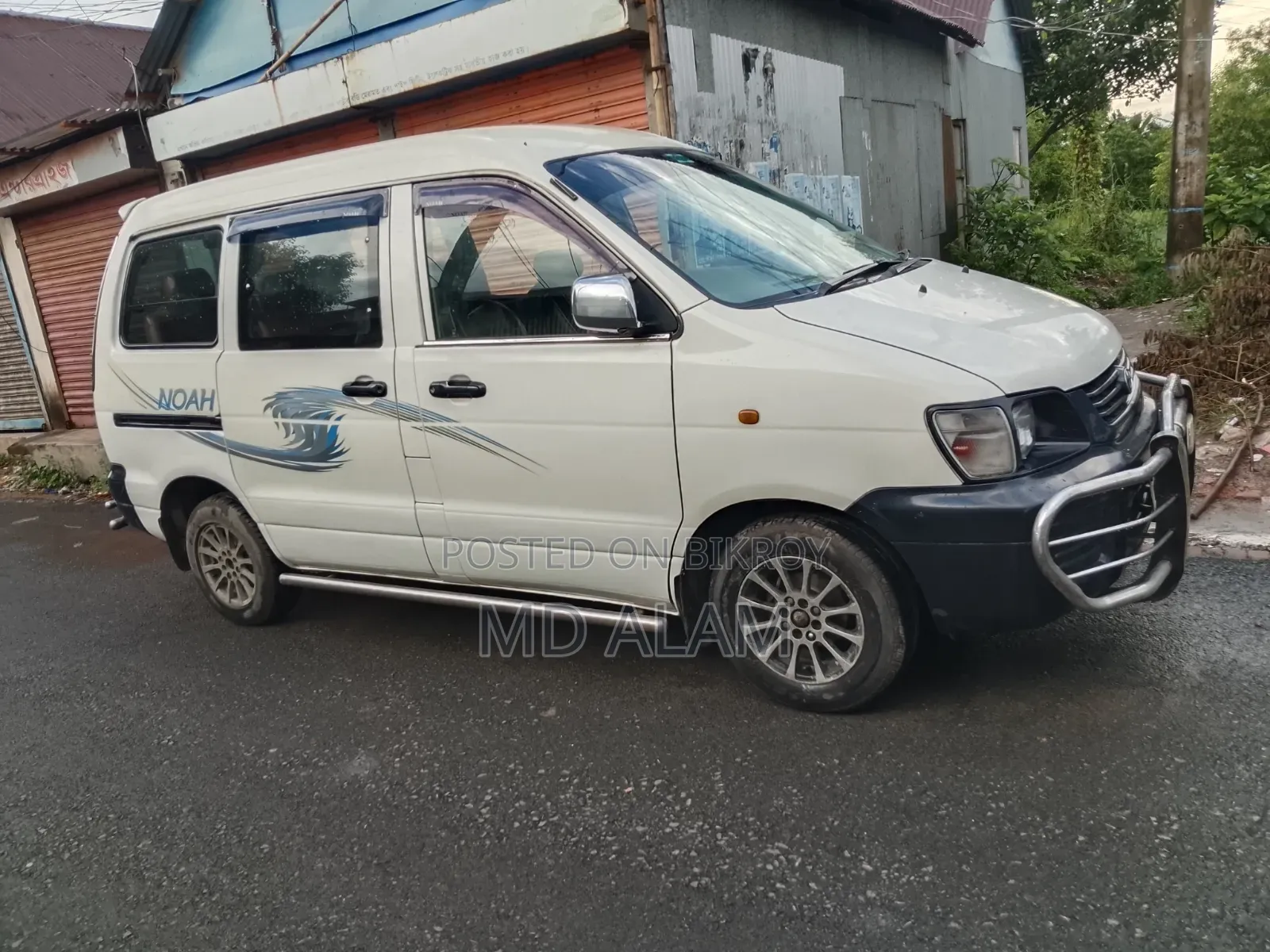 Toyota Noah 2004 White