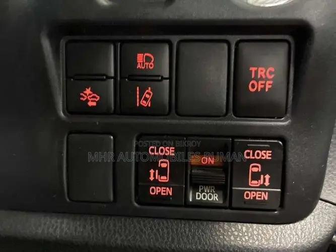 Toyota Noah 1.8 Front-Wheel Drive Hybrid (7 Seater) 2021 Black
