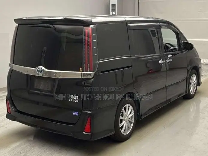 Toyota Noah 1.8 Front-Wheel Drive Hybrid (7 Seater) 2021 Black